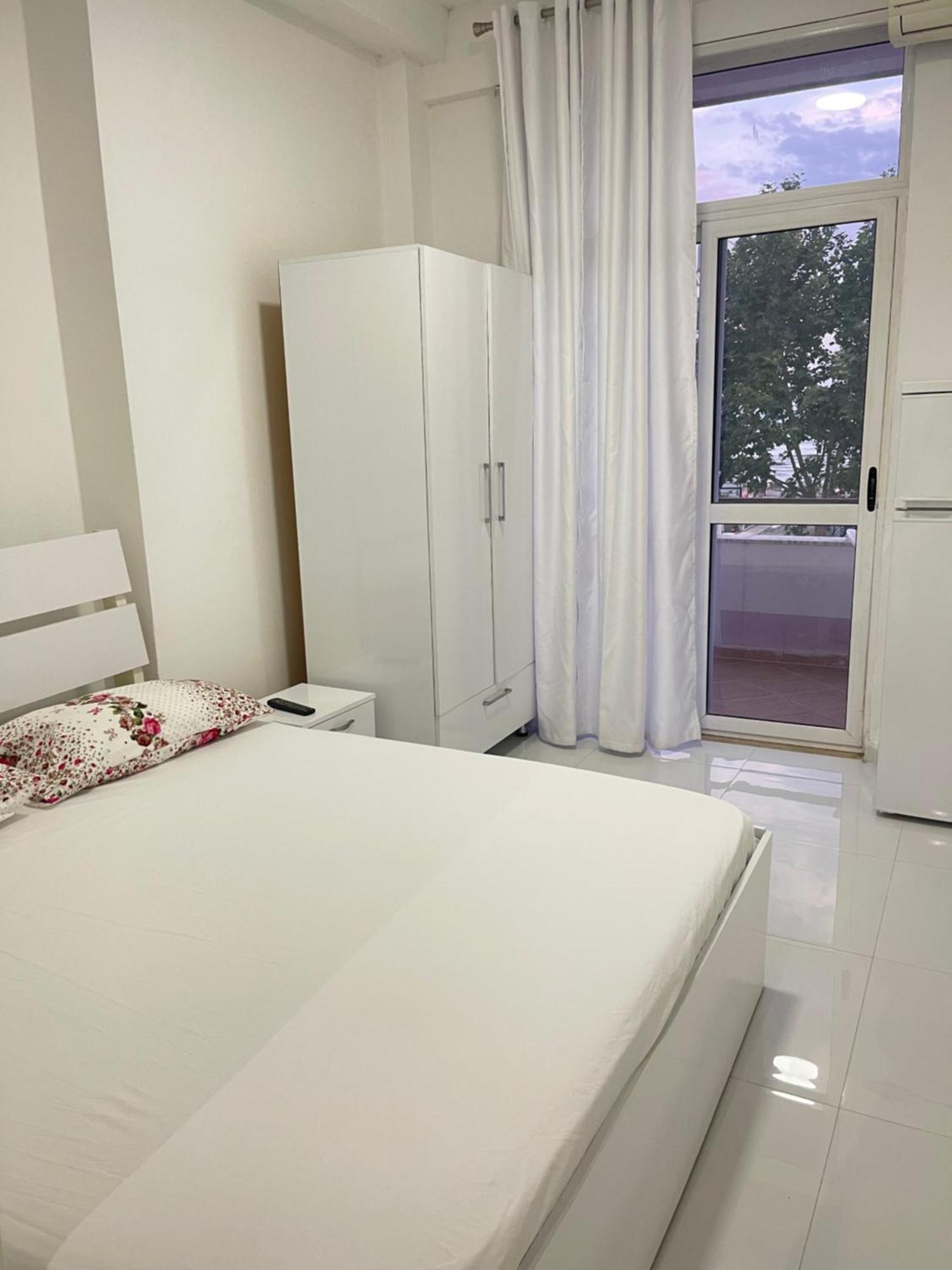 Rai Rooms Дуррес Екстер'єр фото