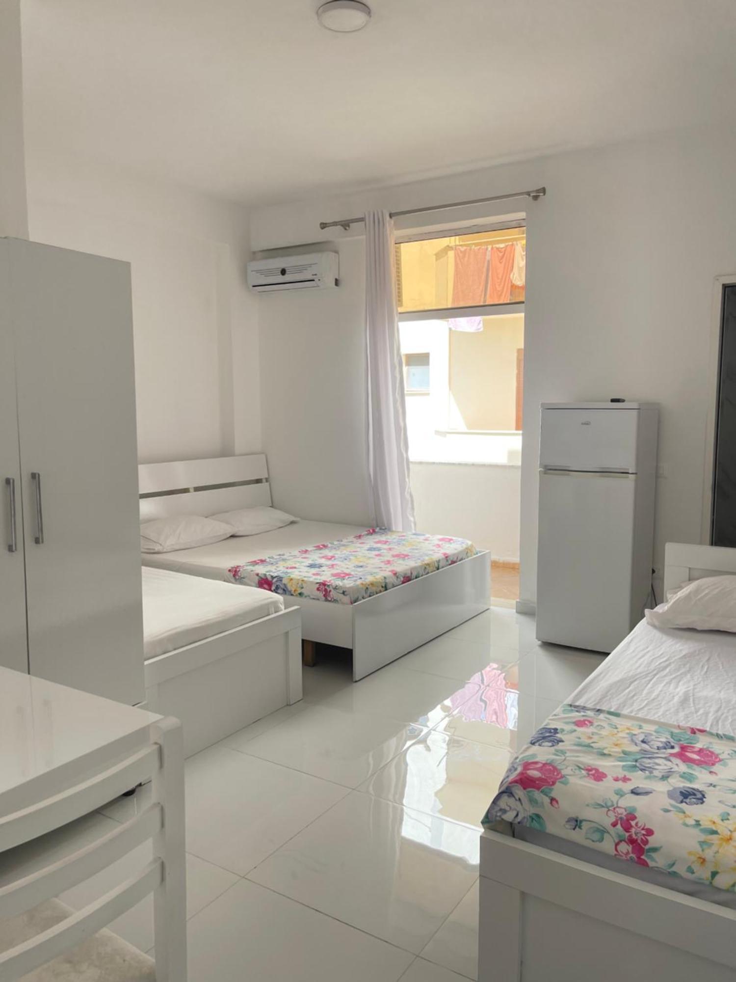 Rai Rooms Дуррес Екстер'єр фото