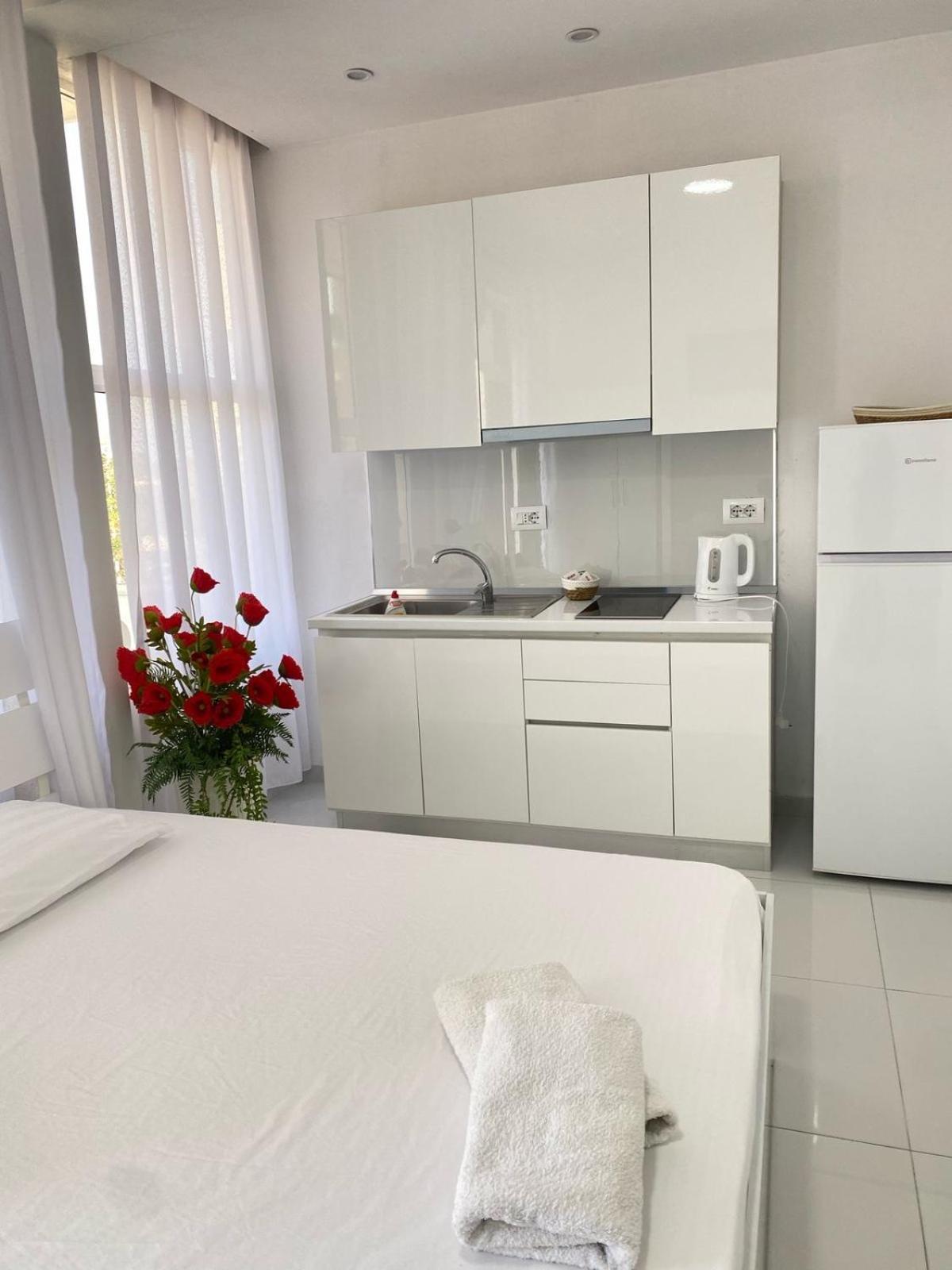 Rai Rooms Дуррес Екстер'єр фото